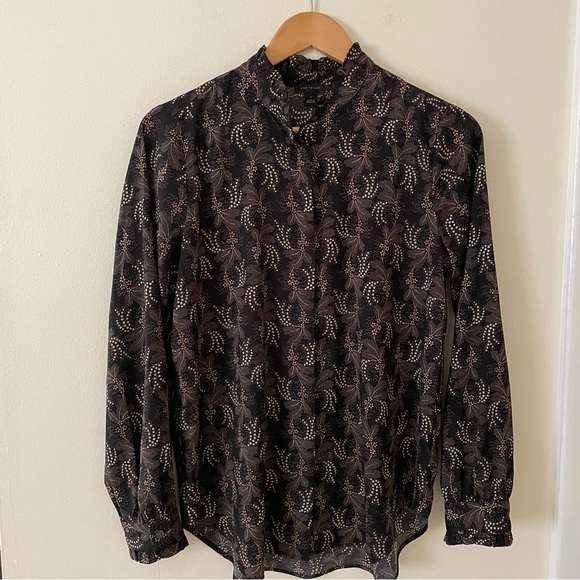 Like New 🤎 Ann Taylor Black and White Patterned Blouse - Picture 7 of 8